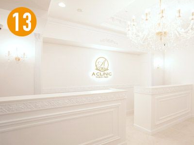 エレベーターを降りると、目の前に「A CLINIC 横浜」のエントランスがあります。笑顔の素敵なスタッフが皆様をお出迎え致します。