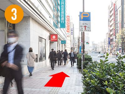 そのまま「高島屋」さん沿いに1つ目の横断歩道まで進みます。