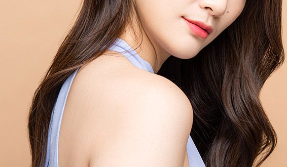 女性らしい華奢な肩に憧れる…